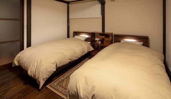 ・「1階寝室」シングルベッド2台を設置