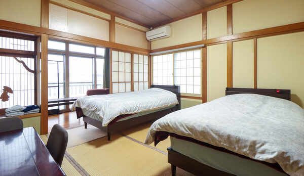 #ツイン　広縁がある和ベッドのお部屋は広々。ゆっくりとお寛ぎください。