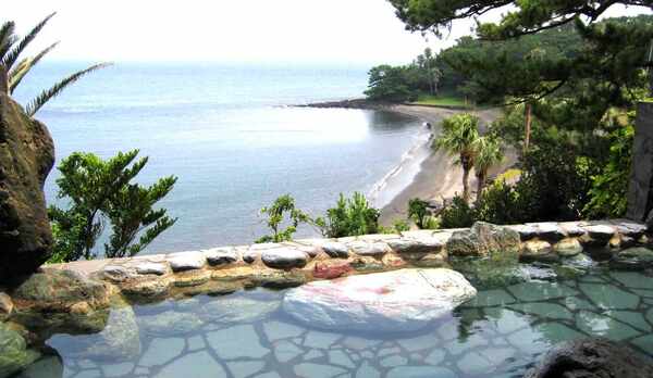 露天の湯（大山崎海岸を望む）