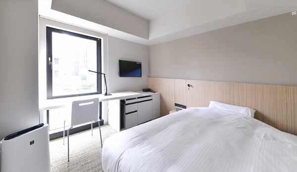 ■シングルルーム　16㎡■　広々としたデスクをご用意 ベット幅140㎝