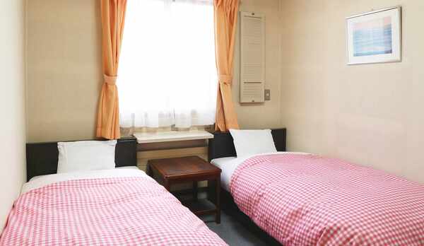 *【お部屋】ふかふかのベッドでおやすみください☆