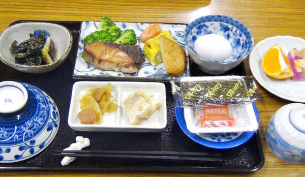 ・ボリューム満点の朝ご飯。内容は日替わりになります