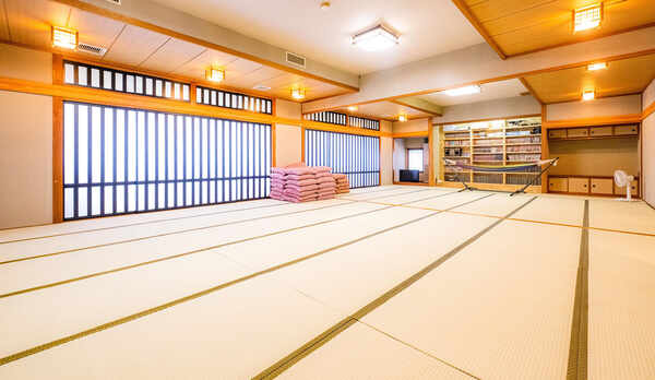 ・広間にはステレオや漫画もございます