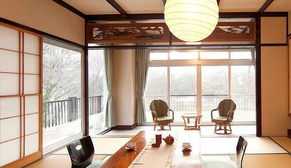 湖側角部屋（二間）２０１号室①