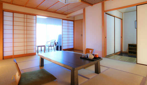 松川のせせらぎと音無の森の緑を楽しむお部屋