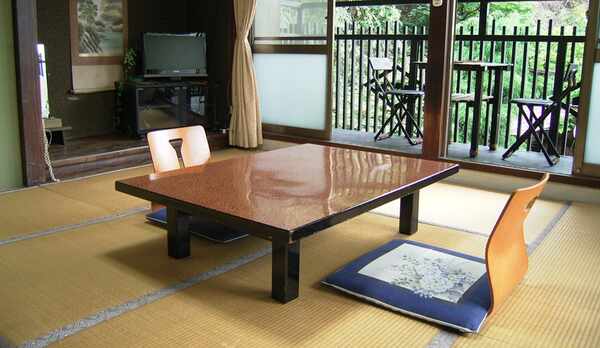 *お部屋（一例）南アルプスの前衛、節形山の大自然に囲まれたお部屋です。