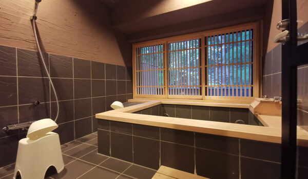 個室温泉風呂付きの特別室