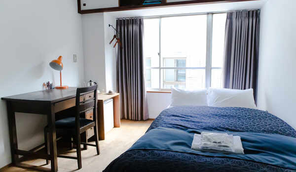 文豪の息遣いを感じるレトロなシングルルーム202