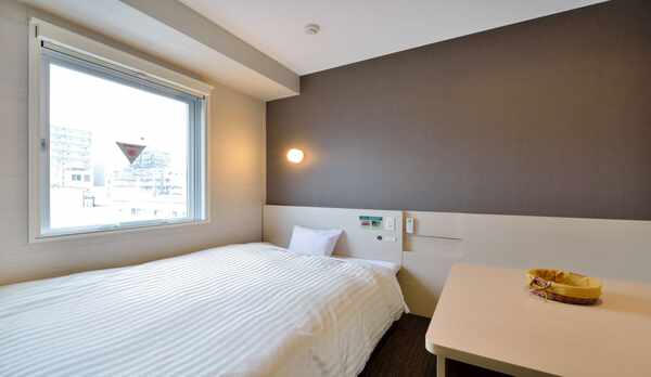 広々ベッドでごゆっくりお寛ぎ頂けます