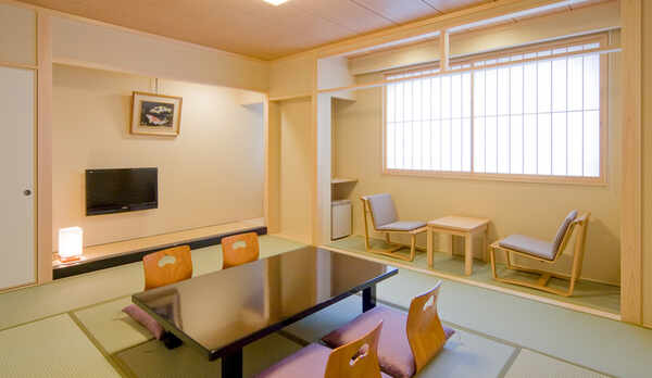 ２１年６月ＯＰＥＮ新館客室１０畳タイプ