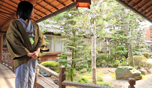 【奥座敷へと続く渡り廊下】