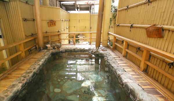 ・【温泉イメージ】朝晩で男湯・女湯が入れ替わります