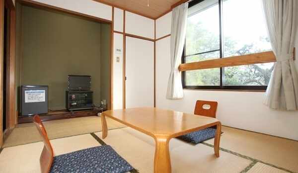 【岩国の城下町を望む あやめの間】和室6畳