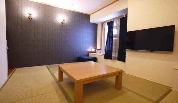 【こたつ付き和室】（たたみルーム)ベッドはございません。2名様までご宿泊いただけます。