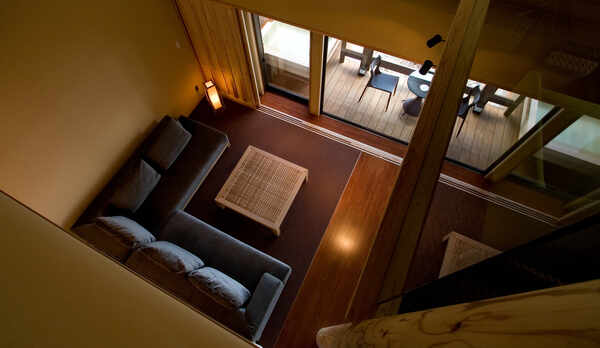 【メゾネットヴィラ海咲】吹き抜け