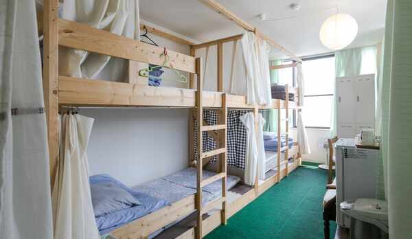 A鍵付き個室1〜4名まで可能 Private Room