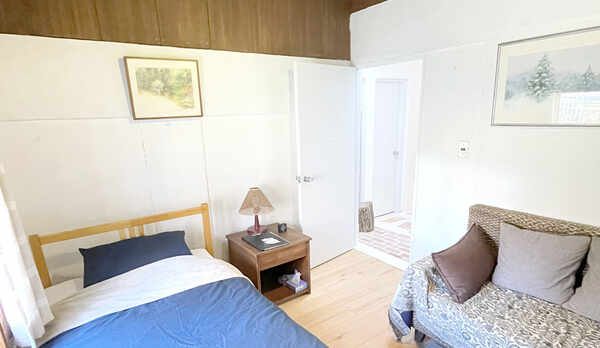 ・【客室の一例】山小屋風のシングルルーム