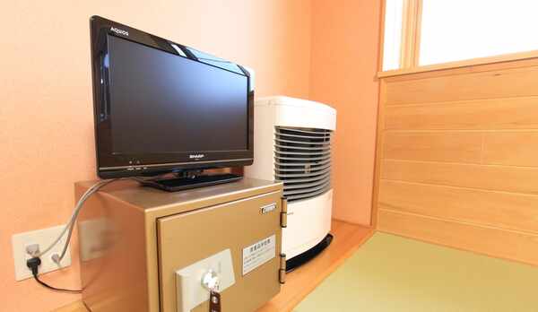 *【客室一例】金庫もあるので、安心です。