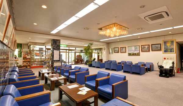 *ロビー/ゆったりとお寛ぎいただけるスペース。お待ち合わせやちょっとした休憩にご利用下さい。