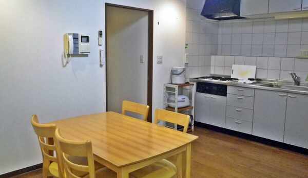 *【客室例】ゆったり使えるダイニングスペース。