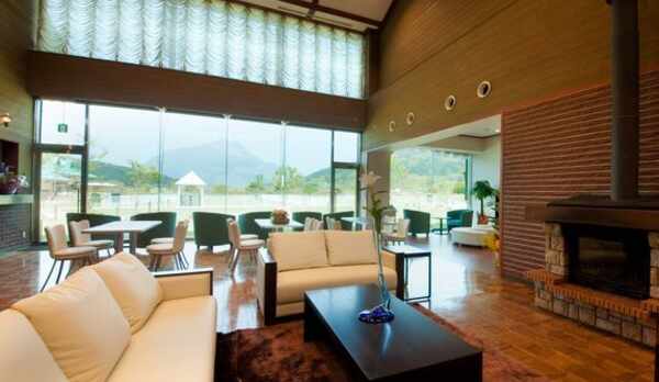 ゆったり寛げるロビー