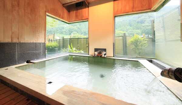 山の湯　ひのき風呂