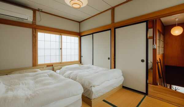 2階、セミダブルツインベッド