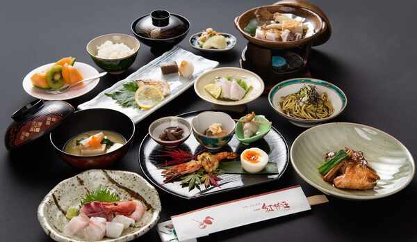 *スタンダード一例/その日その日違う料理が並ぶ、こだわりのお料理。とっても評判が良いんです。