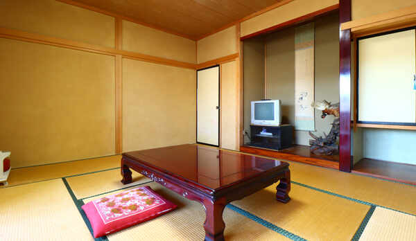 #おまかせ和室＿部屋から海が見えます！天気のいい日には朝日が見えるかも♪