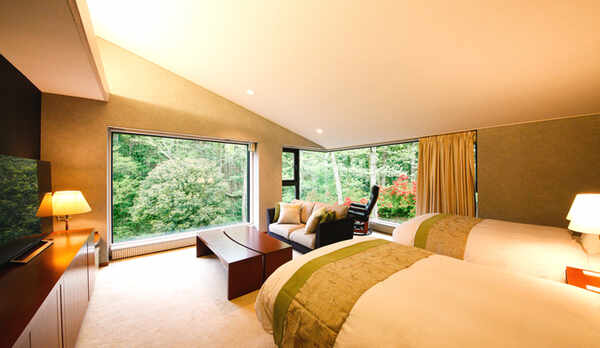 【プラチナスイート】スイートルームは趣の異なる寝室が3部屋。グループ旅行に最適です。