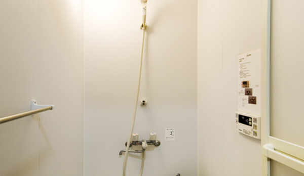 【シャワールーム】