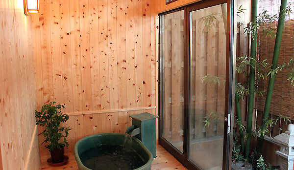 貸切り専用露天風呂01