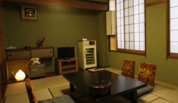 １０畳和室 【１０畳和室＋広縁にシングルベッド】