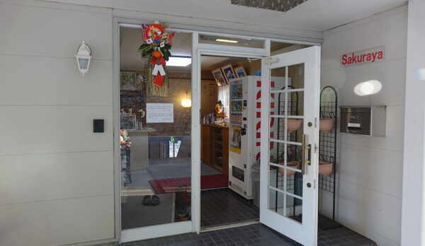 桜家の玄関