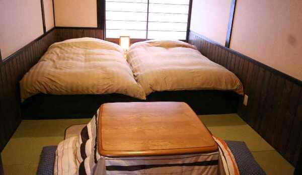 本館・和室6畳段あり・冬こたつ