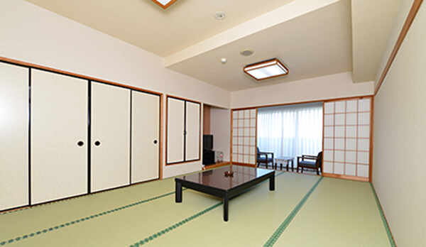*【客室】和室15畳バストイレ付/2〜5名でご宿泊できます。合宿や大人数でのご旅行におススメです