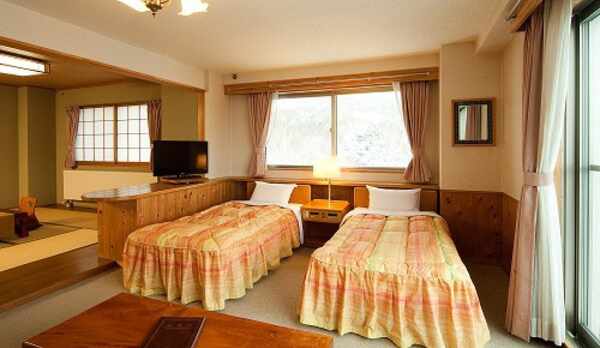 限定1室【特別展望室】志賀高原の自然を眺めるお部屋からの景色をお楽しみくださいませ。