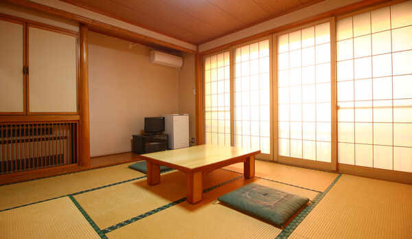 #やすらぎの客室＿昔ながらの純和風客室。のんびりとお寛ぎください。　