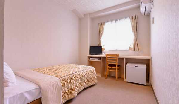 *[シングルルーム一例]無料Wi-Fi完備！ビジネスホテルらしいシンプルで快適なお部屋