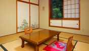和室8畳「かえでの間」。2・3名様利用のお客様はコチラにご案内させていただきます。