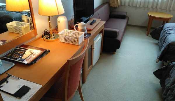 洋室（ツイン）室内　デスク側