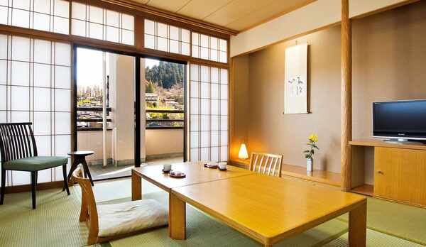 【川側10畳-禁煙和室】赤い中橋・宮川を望む和室