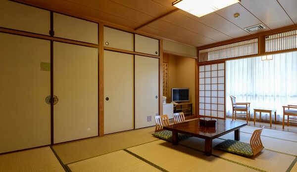 *【和室一例】ファミリーやグループにおすすめ。手足を伸ばしてゆったりとお寛ぎ下さい。