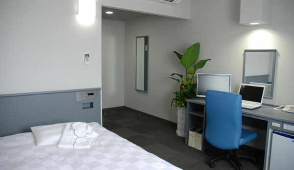 【シングルルーム】１８平米でゆったりサイズ。