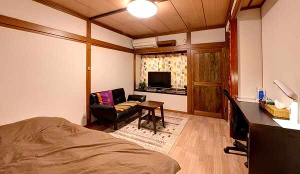 *【部屋一例】洋室(禁煙)　人気の和風モダンのお部屋。フローリング＆ベッドで女性にも人気です。