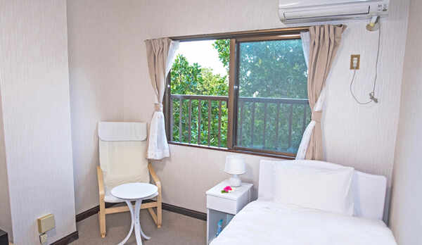 ・フォレストシングル　緑豊かな景色をお楽しみいただけるお1人用の客室です
