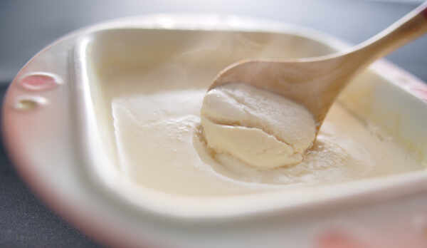 大人にも子供にも大人気！朝食の「卵豆腐」。つるんとした触感が堪らない一品です。