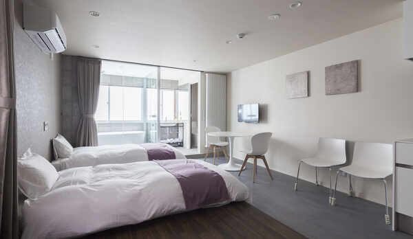 フォースルームA（寝室は全４室、小上がりにシーリーマットレスを設置した和洋タイプ）