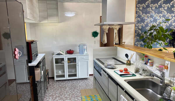 *【部屋（キッチン）】沖縄の地産食材を持ち寄って料理も！