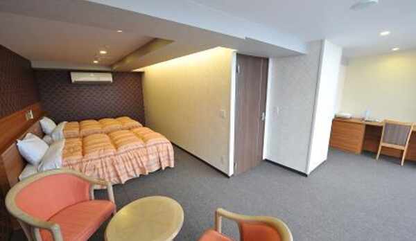 車椅子がそのまま置ける広さのツインのお部屋